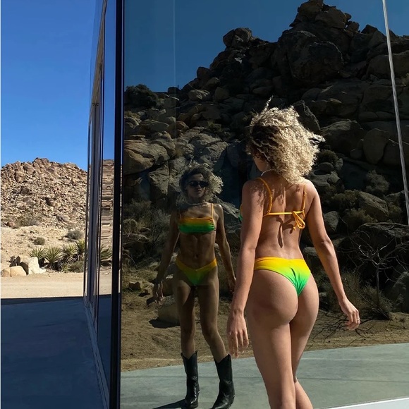 WeWoreWhat - Leigh Gradient Bikini Top (M) & Delilah Gradient Bikini Bottom (M) - Picture 6 of 8